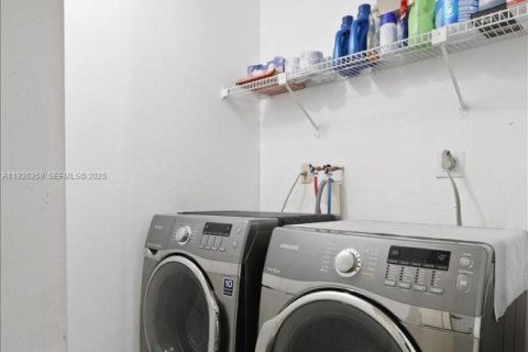 Villa ou maison à vendre à Miramar, Floride: 3 chambres, 157.28 m2 № 1985839 - photo 27