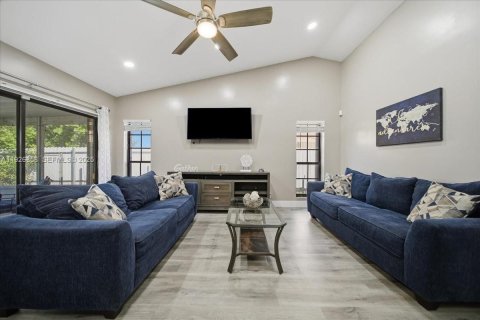 Villa ou maison à vendre à Miramar, Floride: 3 chambres, 157.28 m2 № 1985839 - photo 19