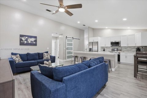 Villa ou maison à vendre à Miramar, Floride: 3 chambres, 157.28 m2 № 1985839 - photo 18