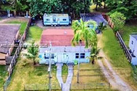 Propiedad comercial en venta en Miami, Florida, 117.61 m2 № 1990199 - foto 1