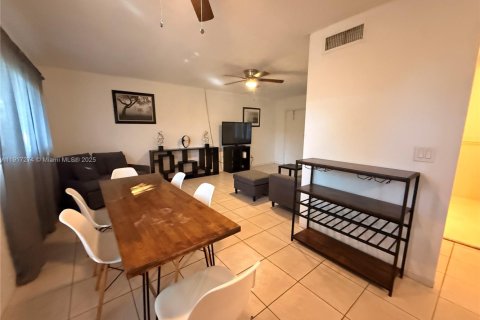 Снять в аренду виллу или дом в Холливуд, Флорида 1 спальня, 65.03м2, № 1973613 - фото 1