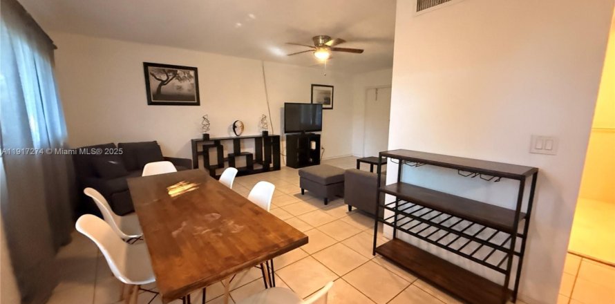 Дом в Холливуд, Флорида 1 спальня, 65.03м2 № 1973613