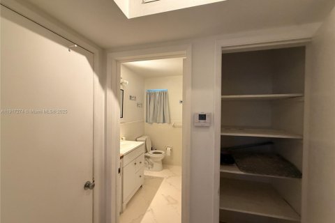 Снять в аренду виллу или дом в Холливуд, Флорида 1 спальня, 65.03м2, № 1973613 - фото 12