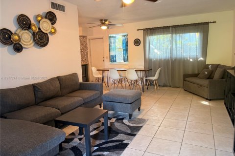 Снять в аренду виллу или дом в Холливуд, Флорида 1 спальня, 65.03м2, № 1973613 - фото 4