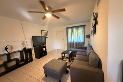 Снять в аренду виллу или дом в Холливуд, Флорида 1 спальня, 65.03м2, № 1973613 - фото 6