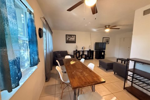 Снять в аренду виллу или дом в Холливуд, Флорида 1 спальня, 65.03м2, № 1973613 - фото 2