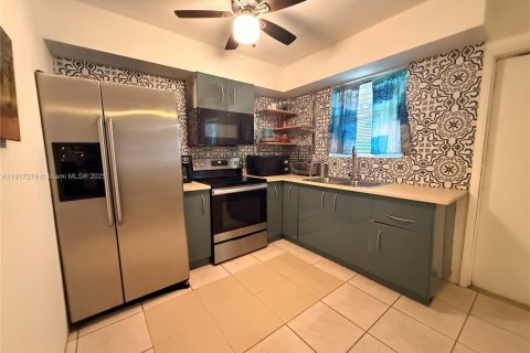 Снять в аренду виллу или дом в Холливуд, Флорида 1 спальня, 65.03м2, № 1973613 - фото 3