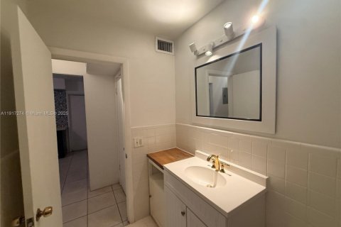 Снять в аренду виллу или дом в Холливуд, Флорида 1 спальня, 65.03м2, № 1973613 - фото 9