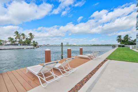 Condominio en venta en Bay Harbor Islands, Florida, 2 dormitorios, 91.04 m2 № 1955666 - foto 22