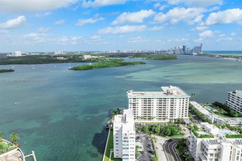 Condominio en venta en Bay Harbor Islands, Florida, 2 dormitorios, 91.04 m2 № 1955666 - foto 29
