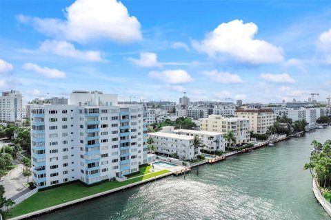 Condominio en venta en Bay Harbor Islands, Florida, 2 dormitorios, 91.04 m2 № 1955666 - foto 27