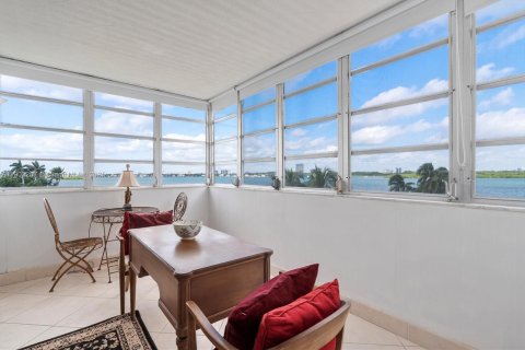 Condominio en venta en Bay Harbor Islands, Florida, 2 dormitorios, 91.04 m2 № 1955666 - foto 9