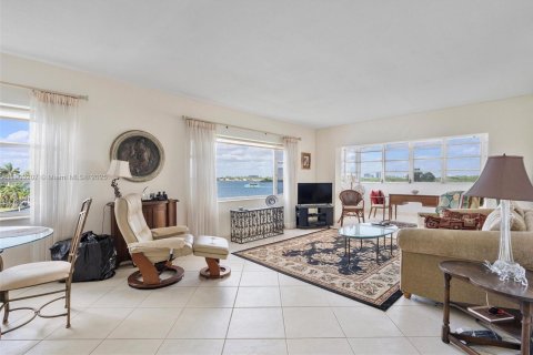 Condominio en venta en Bay Harbor Islands, Florida, 2 dormitorios, 91.04 m2 № 1955666 - foto 6