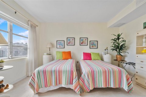 Condominio en venta en Bay Harbor Islands, Florida, 2 dormitorios, 91.04 m2 № 1955666 - foto 16