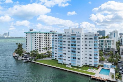 Condominio en venta en Bay Harbor Islands, Florida, 2 dormitorios, 91.04 m2 № 1955666 - foto 23