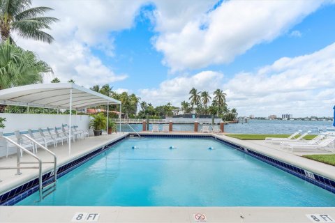 Condominio en venta en Bay Harbor Islands, Florida, 2 dormitorios, 91.04 m2 № 1955666 - foto 20