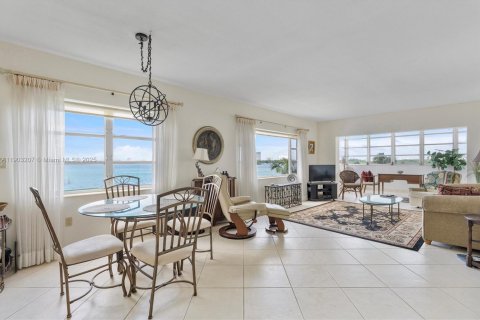 Condominio en venta en Bay Harbor Islands, Florida, 2 dormitorios, 91.04 m2 № 1955666 - foto 4