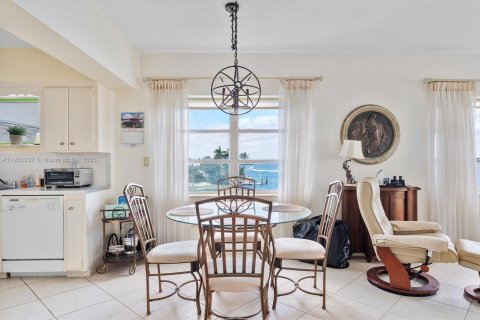 Condominio en venta en Bay Harbor Islands, Florida, 2 dormitorios, 91.04 m2 № 1955666 - foto 5