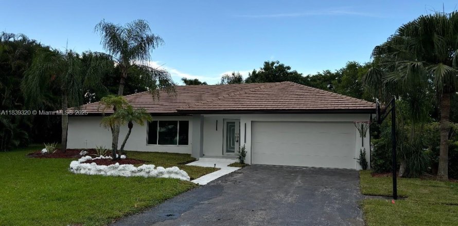 Villa ou maison à Coral Springs, Floride 4 chambres, 194.54 m2 № 1827539