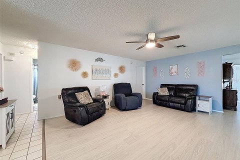 Casa en venta en Port Richey, Florida, 2 dormitorios, 159.61 m2 № 2201608 - foto 7