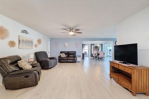 Casa en venta en Port Richey, Florida, 2 dormitorios, 159.61 m2 № 2201608 - foto 6