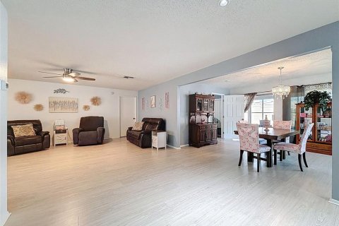 Casa en venta en Port Richey, Florida, 2 dormitorios, 159.61 m2 № 2201608 - foto 9