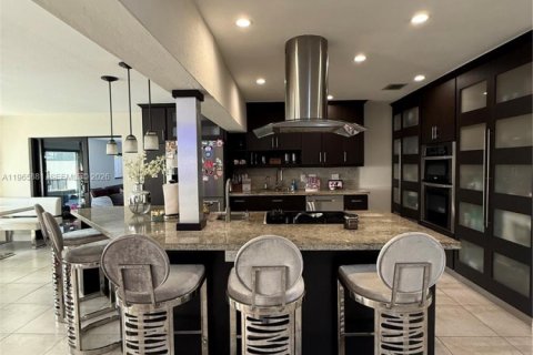 Casa en venta en Miami, Florida, 4 dormitorios, 282.52 m2 № 2027929 - foto 12