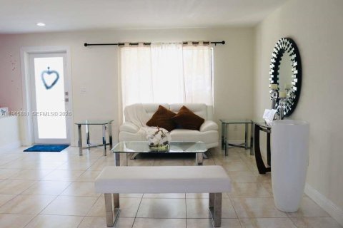 Casa en venta en Miami, Florida, 4 dormitorios, 282.52 m2 № 2027929 - foto 5
