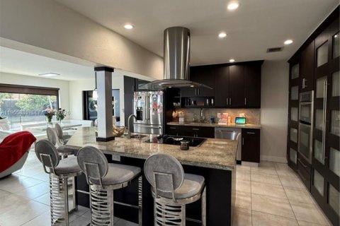 Casa en venta en Miami, Florida, 4 dormitorios, 282.52 m2 № 2027929 - foto 13