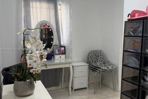 Casa en venta en Miami, Florida, 4 dormitorios, 282.52 m2 № 2027929 - foto 29