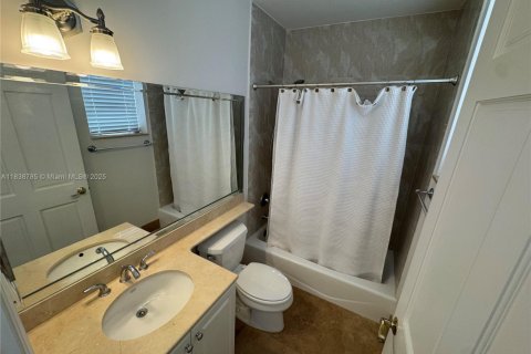 Condo in Coral Gables, Florida, 3 bedrooms  № 1939768 - photo 7