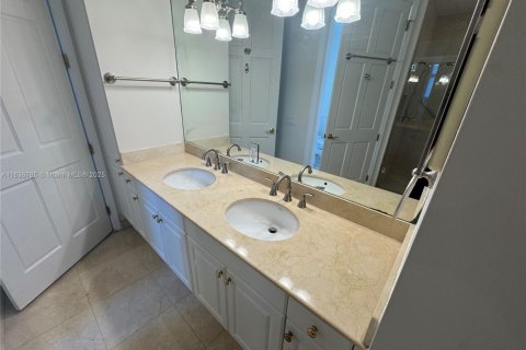 Condo in Coral Gables, Florida, 3 bedrooms  № 1939768 - photo 8