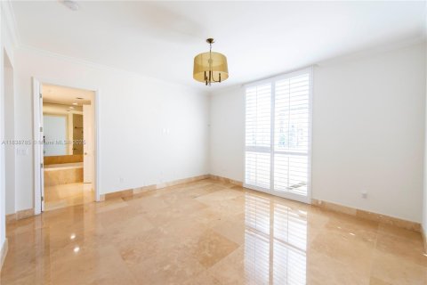 Condo in Coral Gables, Florida, 3 bedrooms  № 1939768 - photo 16