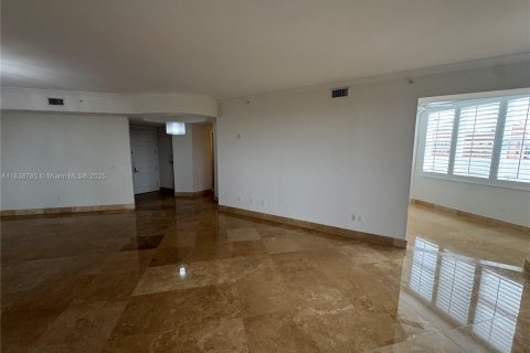 Condo in Coral Gables, Florida, 3 bedrooms  № 1939768 - photo 1