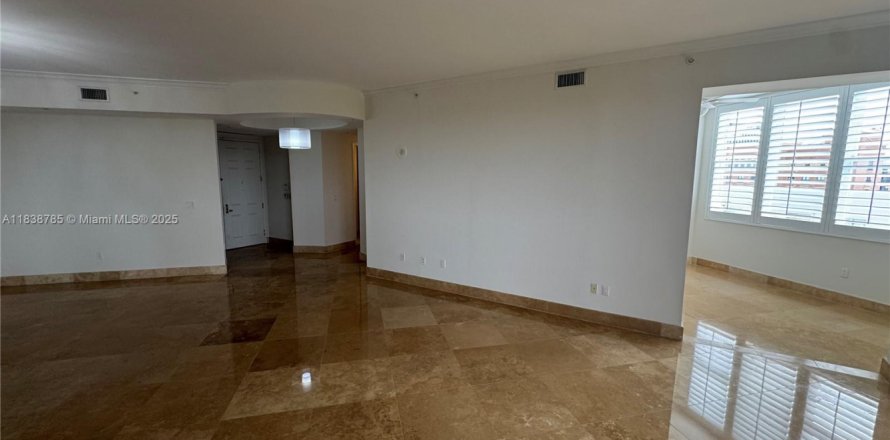 Condo in Coral Gables, Florida, 3 bedrooms  № 1939768