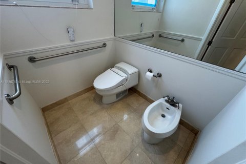 Condo in Coral Gables, Florida, 3 bedrooms  № 1939768 - photo 10