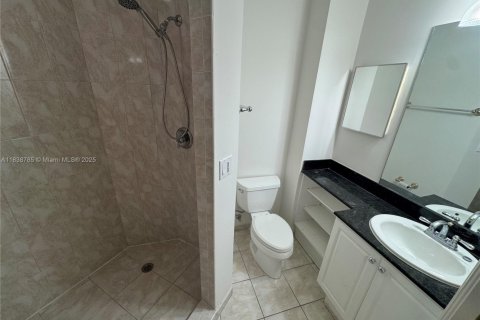Condo in Coral Gables, Florida, 3 bedrooms  № 1939768 - photo 12