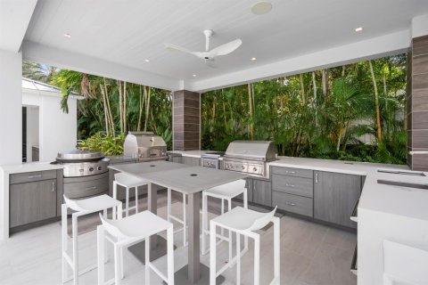 House in Delray Beach, Florida 7 bedrooms, 687.29 sq.m. № 2399624 - photo 5