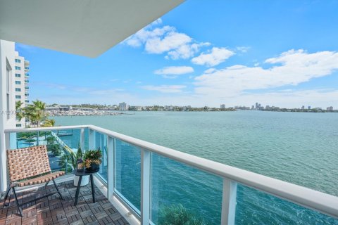 Купить кондоминиум в Норт-Бей-Виллидж, Флорида 3 спальни, 123.56м2, № 2068136 - фото 26