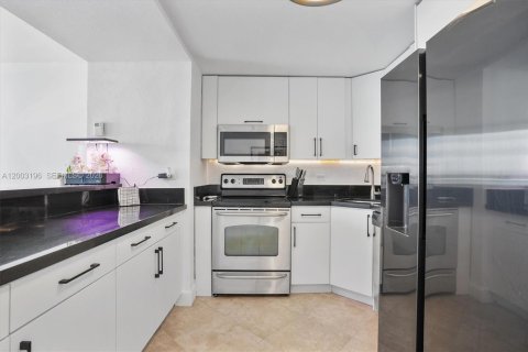 Купить кондоминиум в Норт-Бей-Виллидж, Флорида 3 спальни, 123.56м2, № 2068136 - фото 5