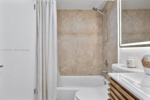 Купить кондоминиум в Норт-Бей-Виллидж, Флорида 3 спальни, 123.56м2, № 2068136 - фото 9