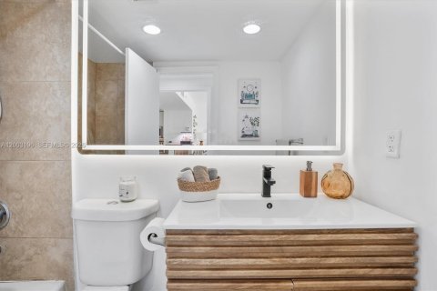 Купить кондоминиум в Норт-Бей-Виллидж, Флорида 3 спальни, 123.56м2, № 2068136 - фото 8