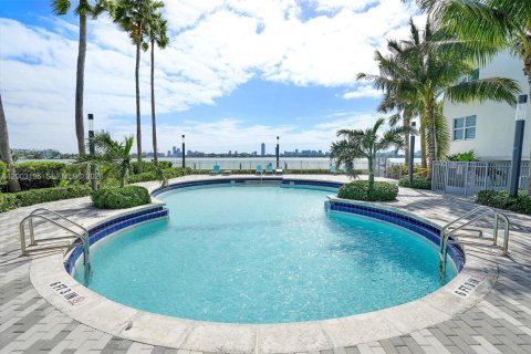 Купить кондоминиум в Норт-Бей-Виллидж, Флорида 3 спальни, 123.56м2, № 2068136 - фото 30