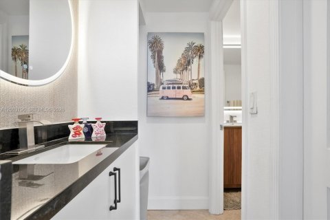 Купить кондоминиум в Норт-Бей-Виллидж, Флорида 3 спальни, 123.56м2, № 2068136 - фото 18