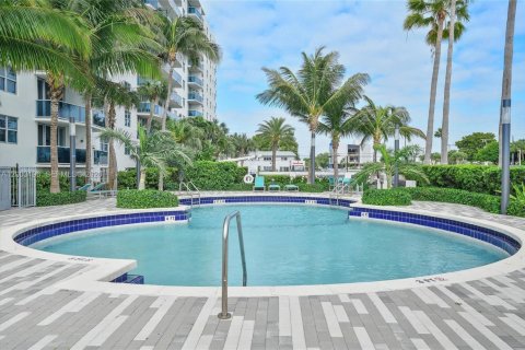 Купить кондоминиум в Норт-Бей-Виллидж, Флорида 3 спальни, 123.56м2, № 2068136 - фото 29