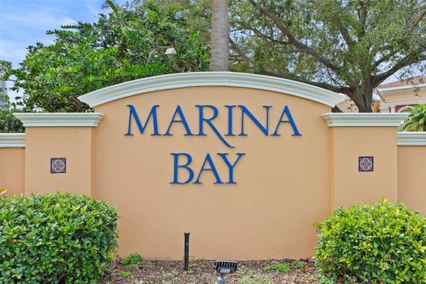 Condo in Saint Petersburg, Florida, 3 bedrooms № 2231565 - photo 28