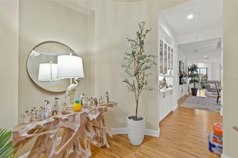 Condo in Saint Petersburg, Florida, 3 bedrooms № 2231565 - photo 2