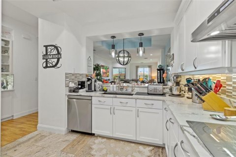 Condo in Saint Petersburg, Florida, 3 bedrooms № 2231565 - photo 8