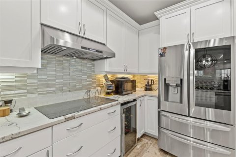 Condo in Saint Petersburg, Florida, 3 bedrooms № 2231565 - photo 7