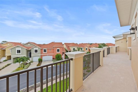 Condo in Saint Petersburg, Florida, 3 bedrooms № 2231565 - photo 25
